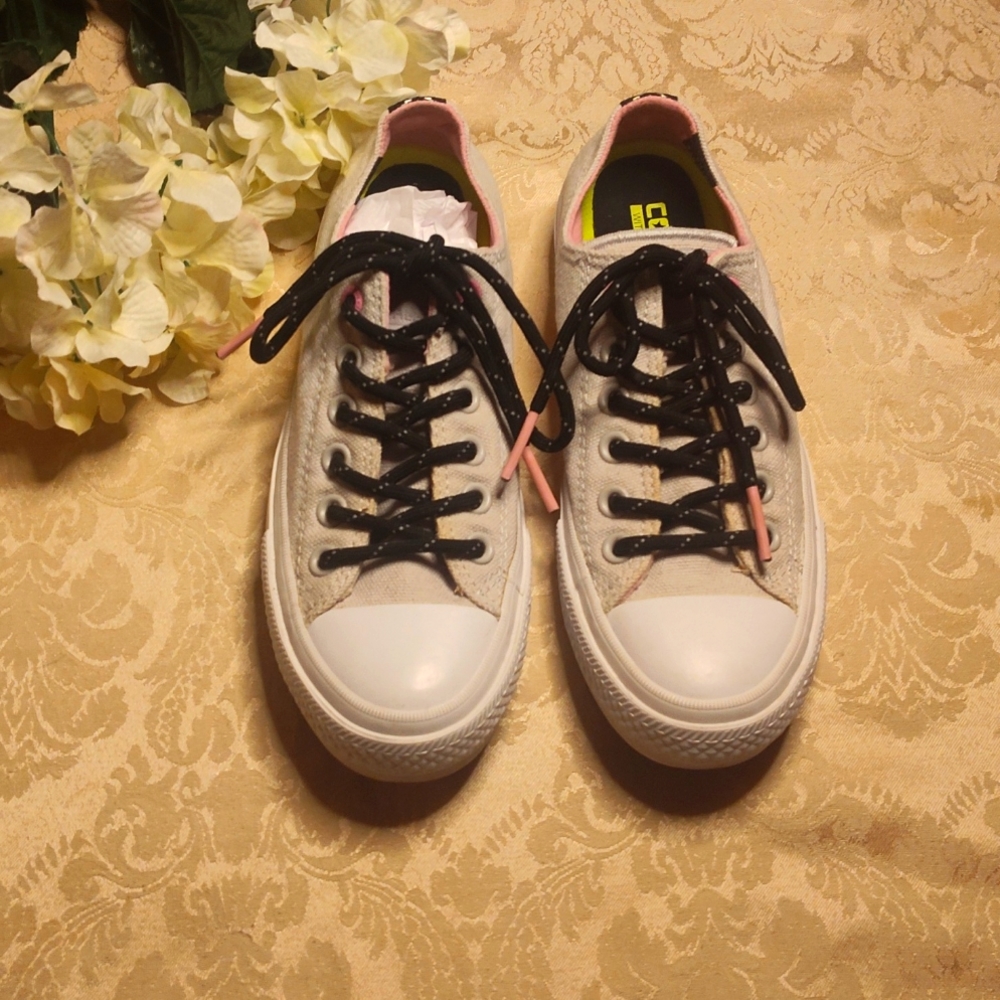 Women's All-star Converse Low Top sneakers